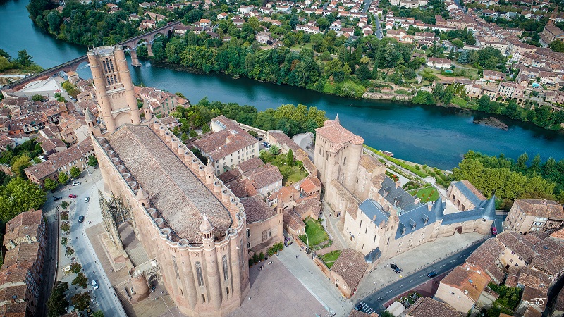  Visites commentées de la Cité épiscopale en drone. rendez-vous place Sainte-Cécile