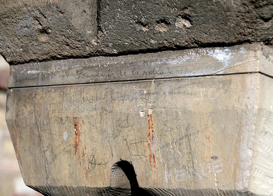 Opération anti-tags au cloître