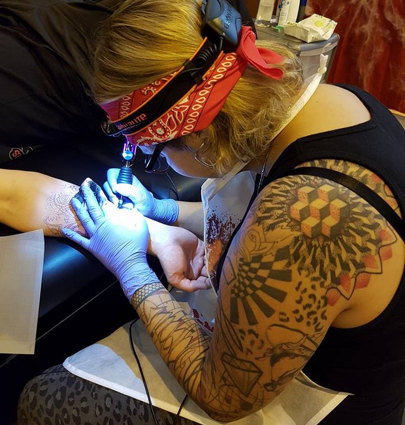 Les tatoueurs vont pimenter le parc des expositions