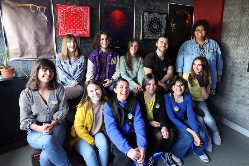Les jeunes talents de quartier remixent « We are the World » pour l’Ukraine