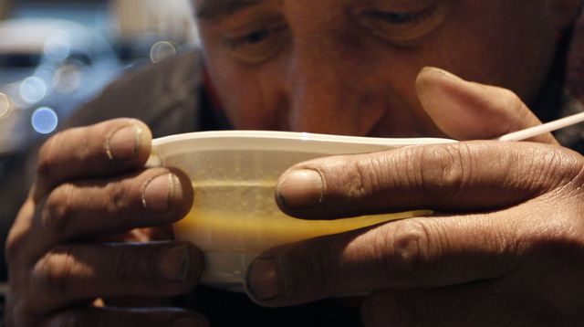  En matière d’aide alimentaire, le CCAS abrite le restaurant social l’Entraide 