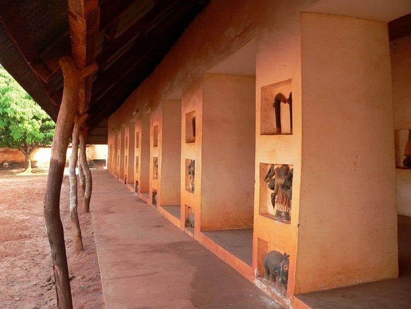 Réhabilitation sur le site des palais royaux d'Abomey