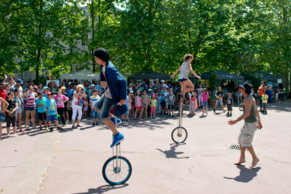Le service vie des quartiers organise chaque année, dans le quartier de Cantepau, le Printemps des Cultures.
