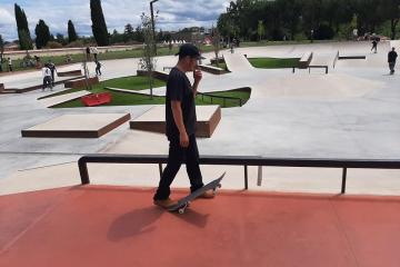 Démo pusher avec Anthony Lopez professionnel de skateboard  originaire d' albi au skatepark de Pratgraussals avec l'association du skate club albigeois. Anthony lopez a contribué à la conception du skatepark du haut de ses 15  ans de pratique à très haut niveau.
