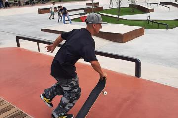 Démo pusher avec Anthony Lopez professionnel de skateboard  originaire d' albi au skatepark de Pratgraussals avec l'association du skate club albigeois. Anthony lopez a contribué à la conception du skatepark du haut de ses 15  ans de pratique à très haut niveau.
