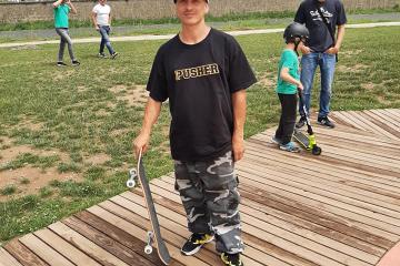 Démo pusher avec Anthony Lopez professionnel de skateboard  originaire d' albi au skatepark de Pratgraussals avec l'association du skate club albigeois. Anthony lopez a contribué à la conception du skatepark du haut de ses 15  ans de pratique à très haut niveau.