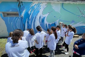 Chantiers loisirs jeunes avec la réalisation de la fresque murale sur le quartier de Veyrieres. 