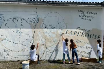 Chantiers loisirs jeunes avec la réalisation de la fresque murale sur le quartier de Veyrieres. 