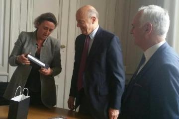 Entretien avec Alain Juppé à Bordeaux sur le  prochain congrès des maires et sur les aménagements urbains structurants....