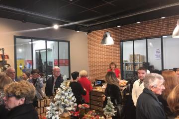 La Manufacture de Michel Belin accueillait ce matin le 38ème café des ambassadeurs... Plus de 130 personnes ont eu la chance de découvrir ce lieu...et ses coulisses, grâce à une visite guidée des ateliers de boulangerie et de chocolaterie....