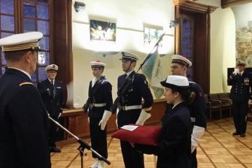 Cérémonie de présentation du fanion pour la Préparation Militaire Marine « Laperouse » par l’Amiral Charles Henri Garié en salle des états Albigeois Cette PMM, qui a ouvert ses portes à Albi en octobre dernier, permet à des jeunes de se former aux métiers de la Marine Après une certain nombre de samedis de formation et un stage à la base navale de Toulon, ces jeunes recevront un diplôme, reconnu par la Marine Nationale.