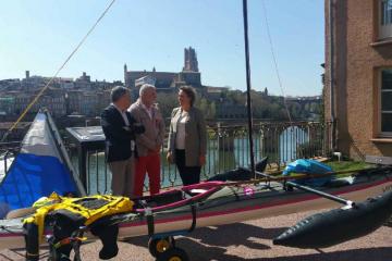Tous nos encouragements à l’Albigeois Guy Mercadier, ambassadeur d’Albi la Cité épiscopale, qui va s’élancer début avril dans une aventure exceptionnelle, tant sportive qu’humaine....: la traversée en solitaire de la Laponie maritime en pleine « débâcle » (fonte des glaces de la banquise) Un raid pour s’engager en faveur de la lutte contre le réchauffement climatique..., à suivre sur la page Franchir le Cap et soutenu par de nombreux partenaires.....