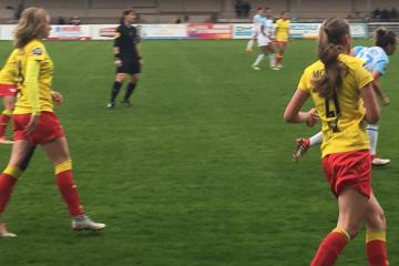 Dernier match à domicile pour les joueuses de l’Asptt face à l’OM, rendu compliqué pour les Albigeoises par la blessure de leur gardienne.... Tous nos vœux de bon rétablissement a elle....