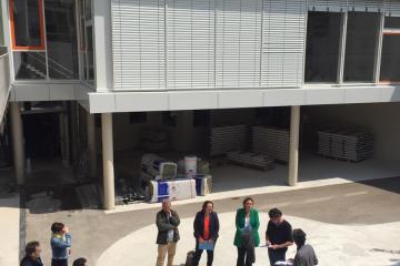 Visite du chantier de l’extension de l’école JJ Rousseau Enfin, il y aura une cantine sur place!, et de belles dimensions!, surplombant la cour vraiment agrandie, et de nouvelles classes et salles......, pour un montant de 2M€ de travaux.... Merci aux agents de la Ville et aux entreprises locales qui permettront aux écoliers de prendre possession de ces lieux à la rentrée prochaine...