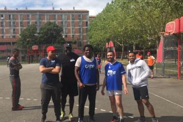 Après Cantepau et Lapanouse, rencontres autour du basket dans le quartier de Rayssac, cet après midi 🏀 Matchs 3 contre 3 entre des jeunes, notamment en insertion, et des acteurs économiques....! 