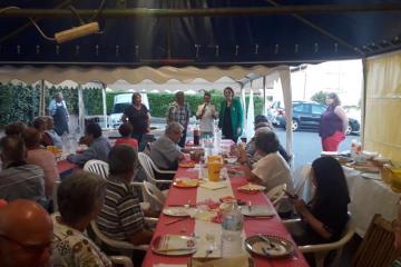 Merci aux Albigeois des rues Fabre d’Eglantine, Rene Cassin et Amiral Rieunier pour leur accueil lors des repas de rues qu’ils organisaient ce soir.....! De beaux moments de convivialité, de partage et d’échanges!