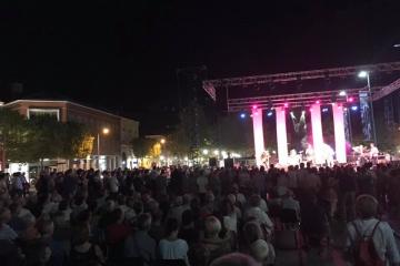 60 concerts et spectacles gratuits à travers les places de la Ville... Près de 50.000 spectateurs de tous âges et de tous horizons au fil du mois.... La 11ieme édition de « Place(s) aux artistes » s’est clôturée  avec un magnifique concert de Mick Wheeler....