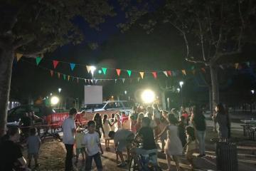 Beaucoup d’ambiance, de musiques, de danses et de saveurs autour du repas partagé hier à Rayssac lors de la soirée organisée par l’association de quartier.....! Bravo et merci au président et à tous les bénévoles pour cette soirée, familiale et conviviale