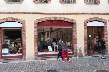 Inauguration de la boutique-atelier Athanor Deco, rue des Pénitents....! Un véritable atelier de curiosités...., à découvrir! Merci à Valerie Miquel pour son accueil et son enthousiasme!😉