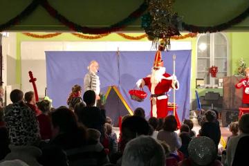 Spectacle et goûter de la Saint Nicolas cet après midi dans une maison de quartier du Breuil-Mazicou archi comble! Merci aux bénévoles du comité de quartier pour cette organisation!