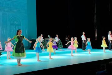 « Alice’Christmas », un véritable ravissement proposé cet après midi au Grand Théâtre par le Centre de danse classique Line-Jenny Neel Un spectacle au profit de l’association SOS bébés 81.....