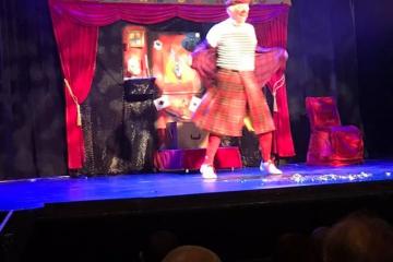kiri le clown et Pelo le magicien c’est après midi au théâtre des lices !! Spectacle pour les enfants et photo avec le père Noël