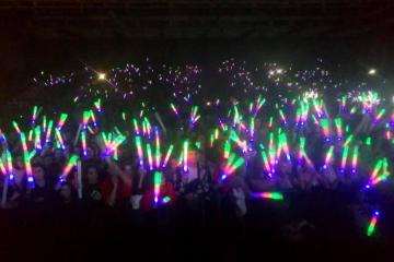 Près de 5000 personnes ce soir au Parc des expositions d'Albi pour la soirée 100%Live, en présence de nombreux artistes.... Et bravo aux jeunes chanteurs des « Talents de Quartier » qui ont fait la 1ère partie de la soirée!