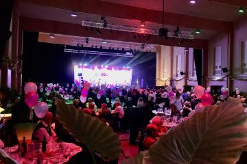 Excellent début d'année, jusque tard dans la nuit, à la salle des fêtes de Pratgraussals avec près de 350 convives pour le réveillon organisé par les bénévoles du comité inter-quartiers, avec les belles prestations du traiteur Roustit et de l'orchestre De Michel.