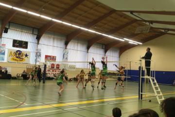 Derby de folie entre les volleyeuses d'#Albi et de Puygouzon avec une victoire finale albigeoise à l'extérieur en 5 sets : 25-22 28-30 20-25 25-22 et 15-11. Les 2 équipes sont en milieu de tableau de N2 avec le même nombre de points