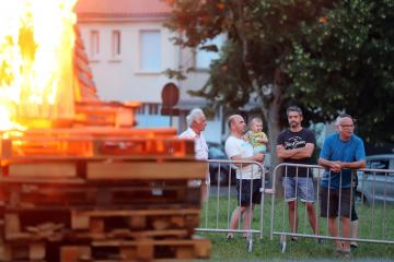 Quartier du Breuil, repas et feu de la Saint Jean