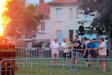 Quartier du Breuil, repas et feu de la Saint Jean