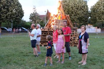 Quartier du Breuil, repas et feu de la Saint Jean