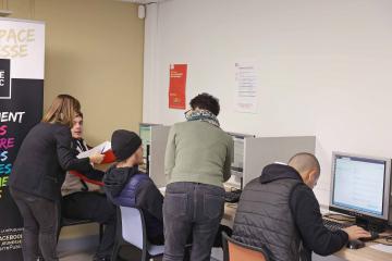 Aide à la création de CV pour les jeunes - Carré public Cantepau