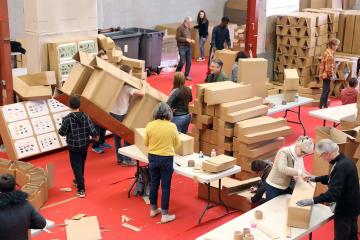 Nuit Pastel : Construction d'une œuvre monumentale en carton