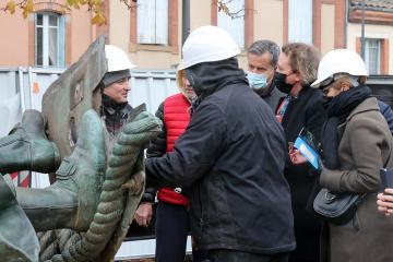 Dépose de la statue Lapérouse