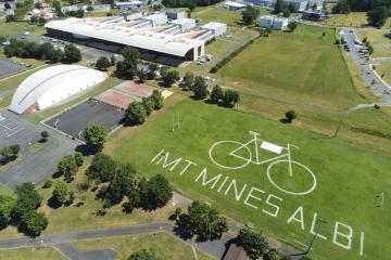 IMT Mines Albi est prête pour accueillir comme il se doit Le Tour de France à Ville d'Albi - Officiel ! Félicitations à toute l'équipe technique qui a tout mis en œuvre pour rendre notre école visible depuis le ciel. Après plusieurs jours de travail, voici le résultat grandiose. - Tour de France 2019