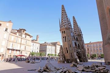 Structure géante de cartons Olivier Grossetête - Nuit Pastel 2019