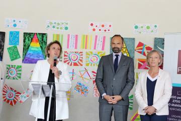  Retour à la Galerie Inauguration de l'unité d'enseignement élémentaire pour enfants autistes par Edouard Philippe à l'école Rochegude 
