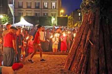 Feu de la Saint-Jean sur la Place Sainte-Cécile