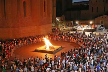 Feu de la Saint-Jean sur la Place Sainte-Cécile