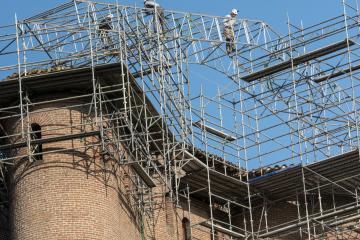 Hélitreuillage au Palais de la Berbie, dans le cadre des travaux du donjon Saint Michel