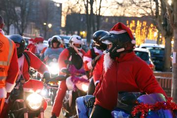 120 motards de l'asso By-Coeurs Cathares ont récolté 180 cadeaux qui vont permettre à des enfants de passer un beau Noël…