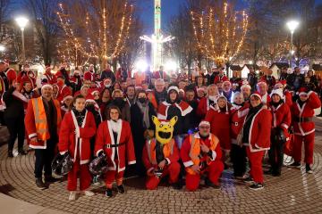 120 motards de l'asso By-Coeurs Cathares ont récolté 180 cadeaux qui vont permettre à des enfants de passer un beau Noël…