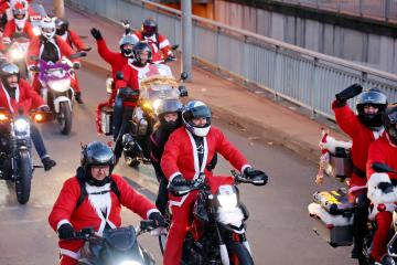 120 motards de l'asso By-Coeurs Cathares ont récolté 180 cadeaux qui vont permettre à des enfants de passer un beau Noël…