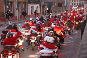 120 motards de l'asso By-Coeurs Cathares ont récolté 180 cadeaux qui vont permettre à des enfants de passer un beau Noël…