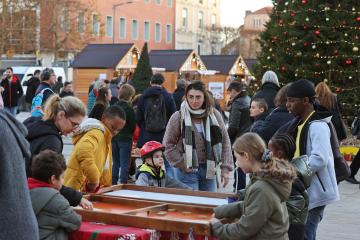 Noël 2022 à Albi - Jeux en bois Place du Vigan