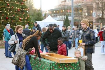 Noël 2022 à Albi - Jeux en bois Place du Vigan