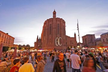 Nocturne gourmande du 10 août et concert du groupe occitan Oc avec projection sur la Cathédrale Sainte-Cécile