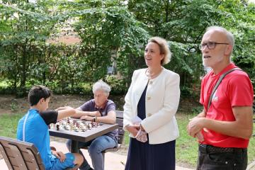 Jouer aux échecs au Parc Castelnau