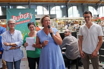 Inauguration du piano en libre-service au Marché couvert